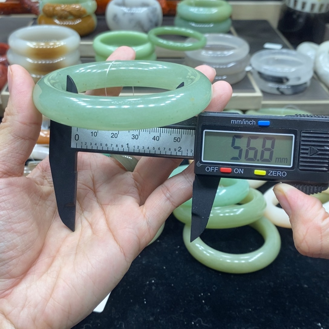 石英岩玉未镶嵌手镯