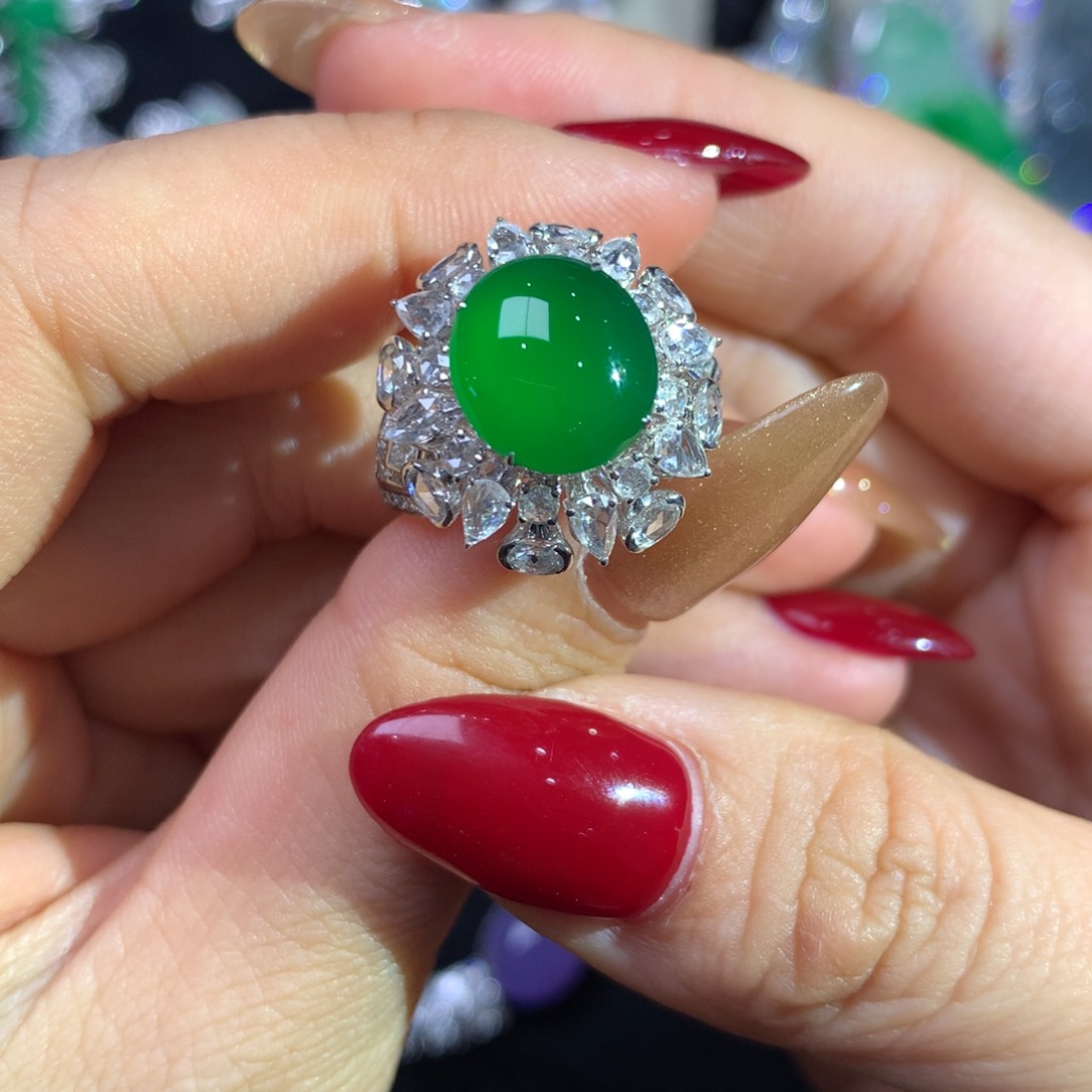 翡翠挂件18K金镶嵌梵*音戒指