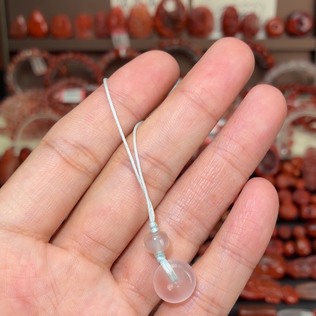 南红玛瑙未镶嵌颈饰平安扣