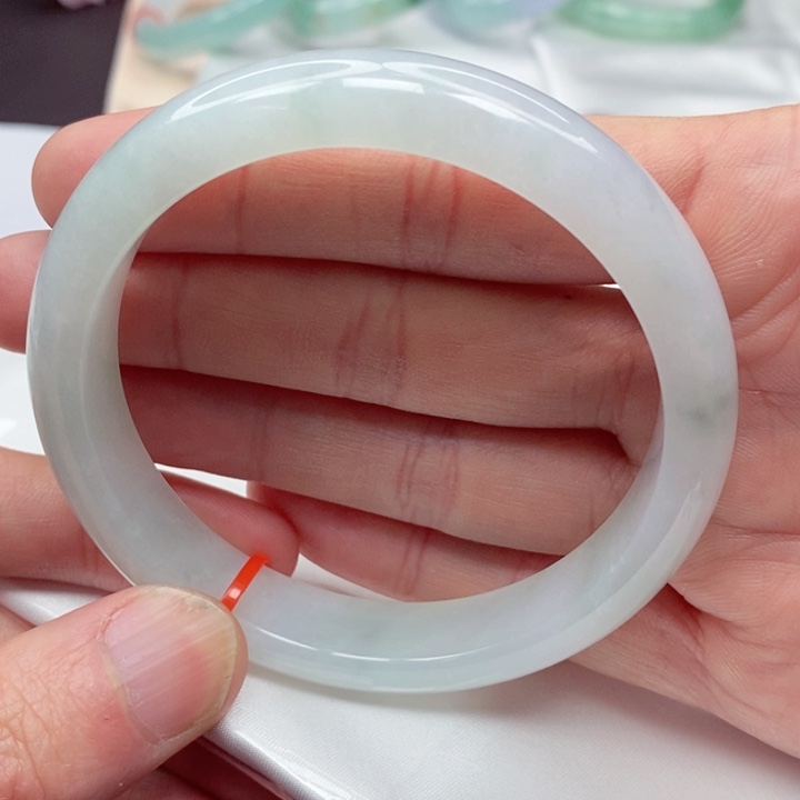 翡翠手镯未镶嵌63圈