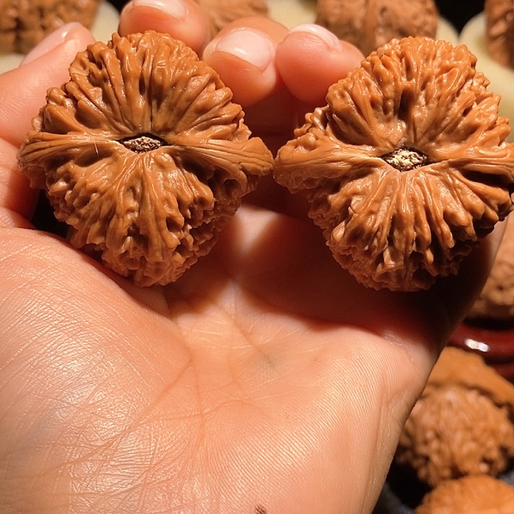 文玩核桃把件麦****曼44南疆石