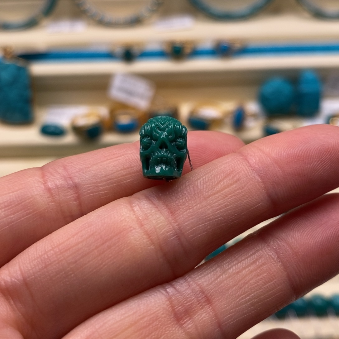 绿松石未镶嵌珠宝奇石直径8×11.5骷髅