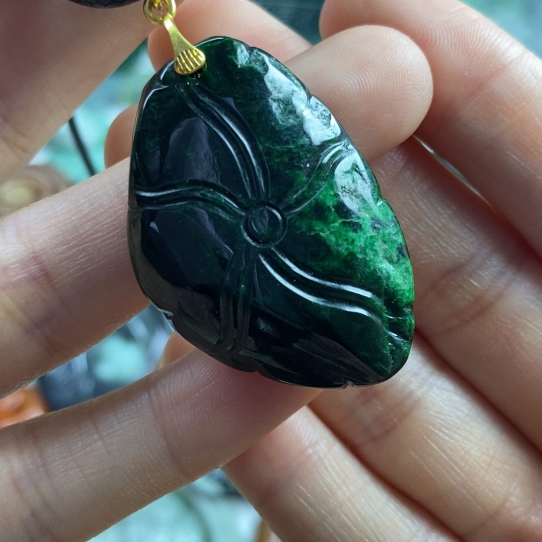 翡翠颈饰未镶嵌吊坠