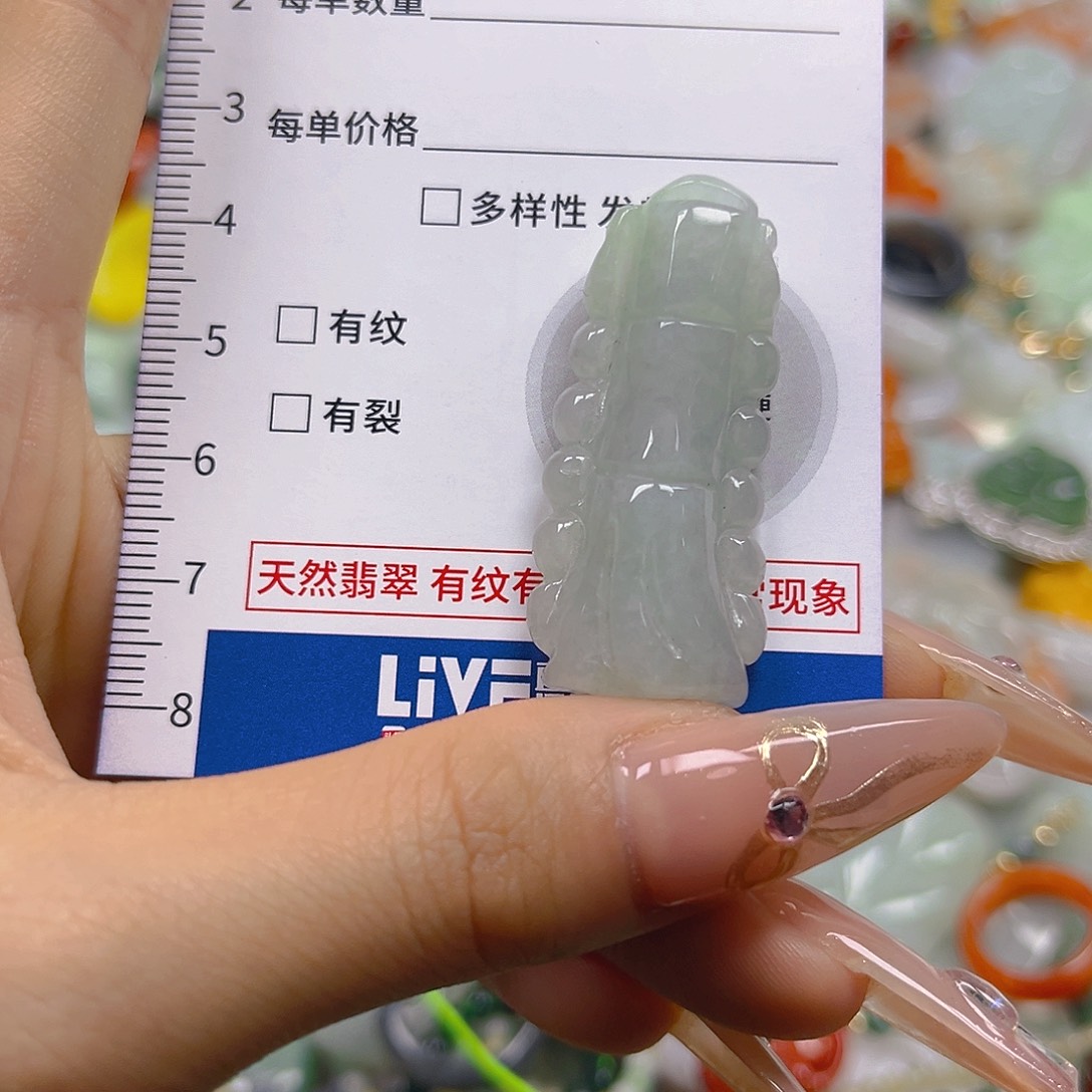 翡翠未镶嵌颈饰hhh