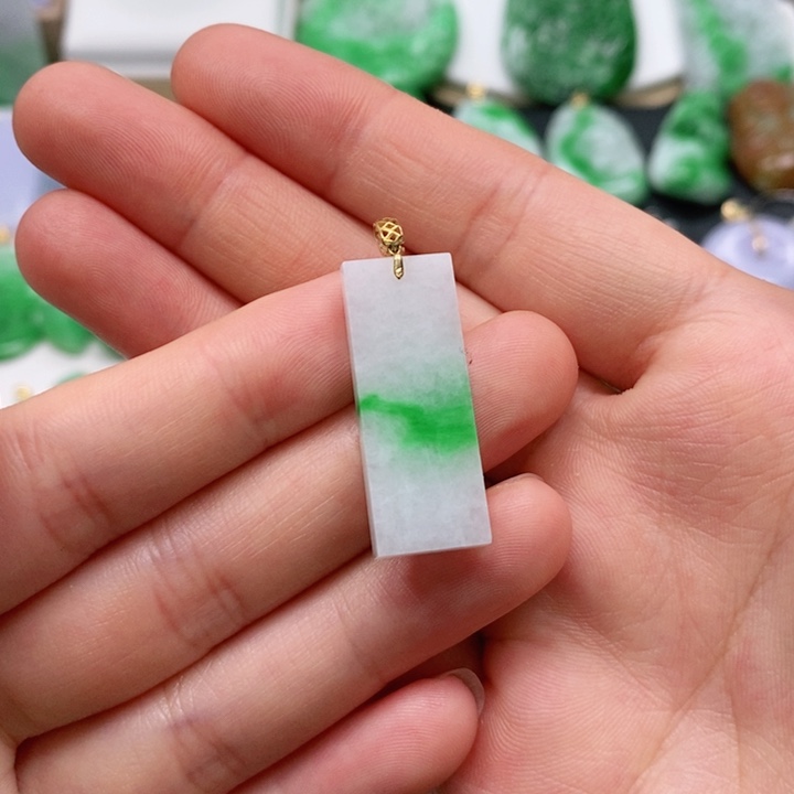 翡翠颈饰未镶嵌吊坠