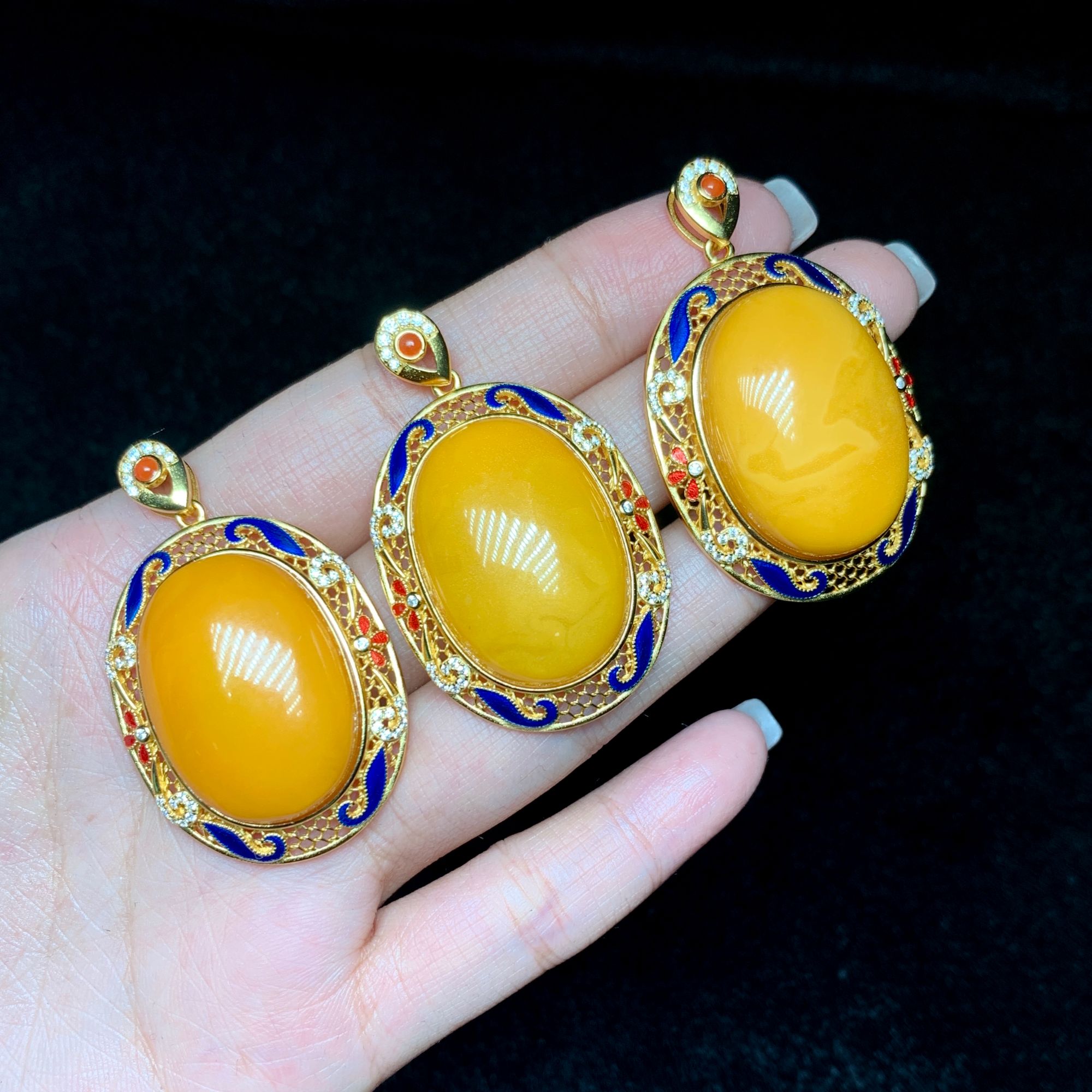 【云上好物】 DS18451-S925银蜜蜡吊坠-多样性发一件-25x18mm（甄选）