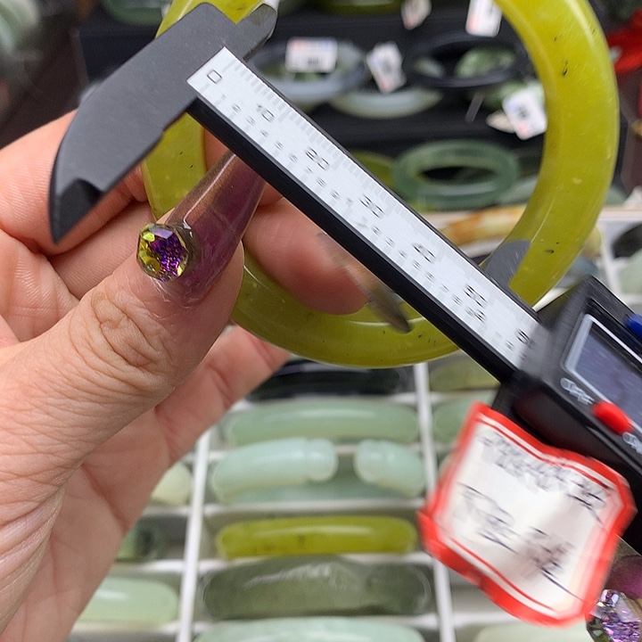 蛇纹石玉手镯未镶嵌703