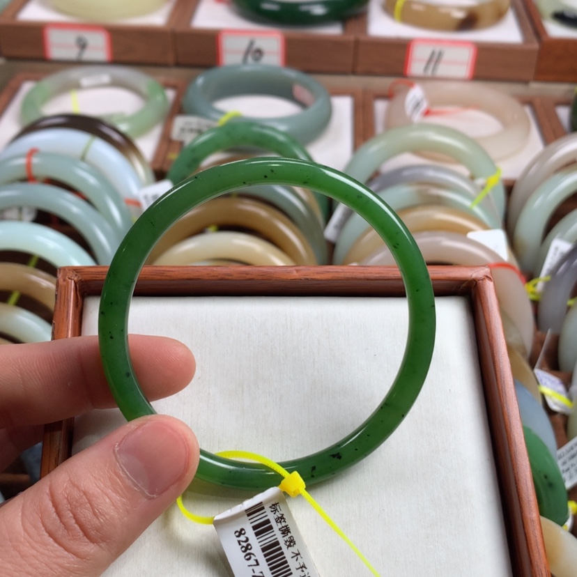 【闪购商品】和田玉手镯未镶嵌58