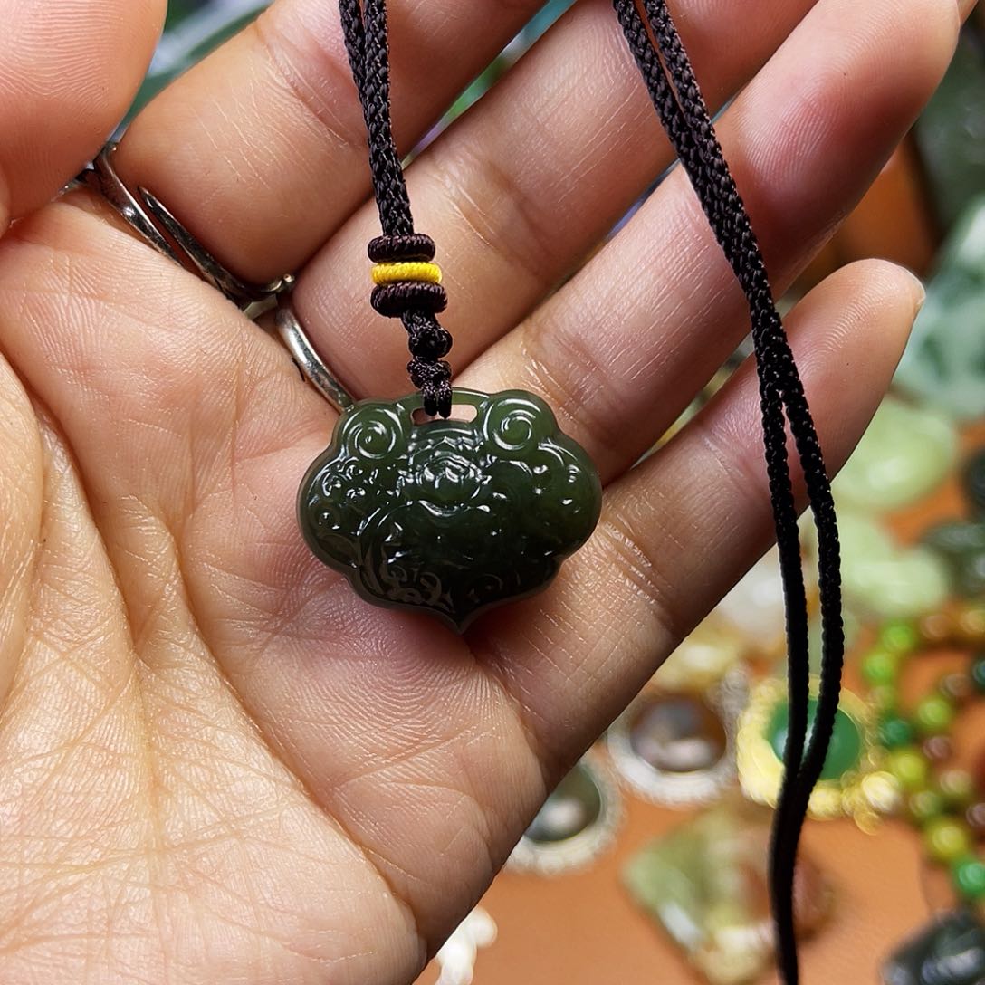 颈饰未镶嵌和田玉香*