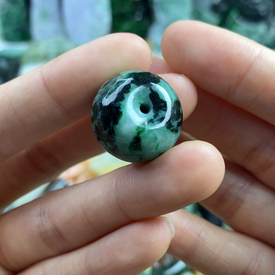 翡翠颈饰未镶嵌吊坠：裸发