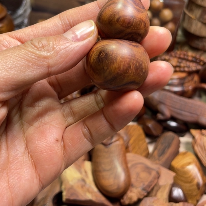 木海南黄花梨原料手把件