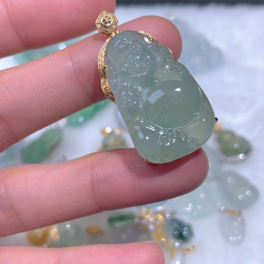 翡翠18K金镶嵌颈饰翡翠