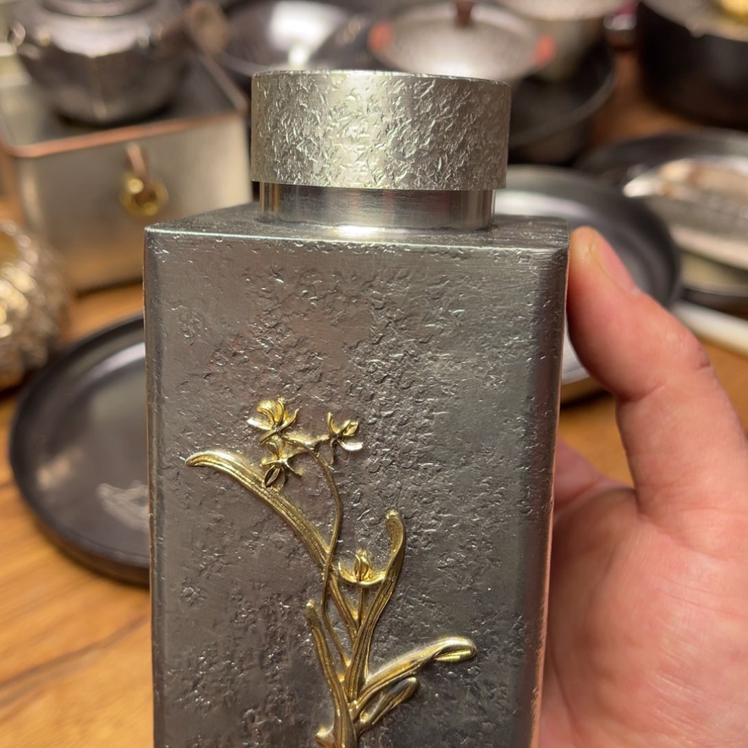 花***日足锡茶叶罐…………………………
