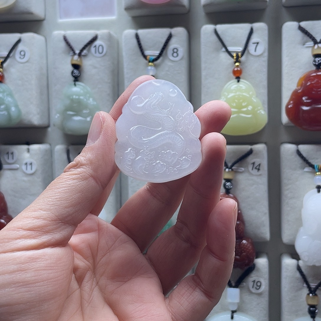 石英质玉（金丝玉）未镶嵌颈饰