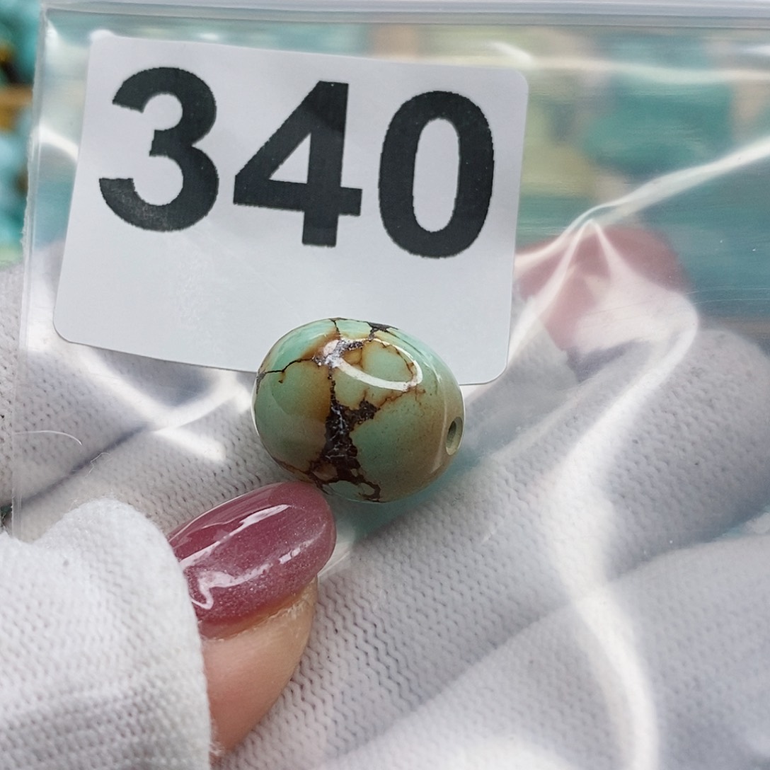 绿松石颈饰未镶嵌