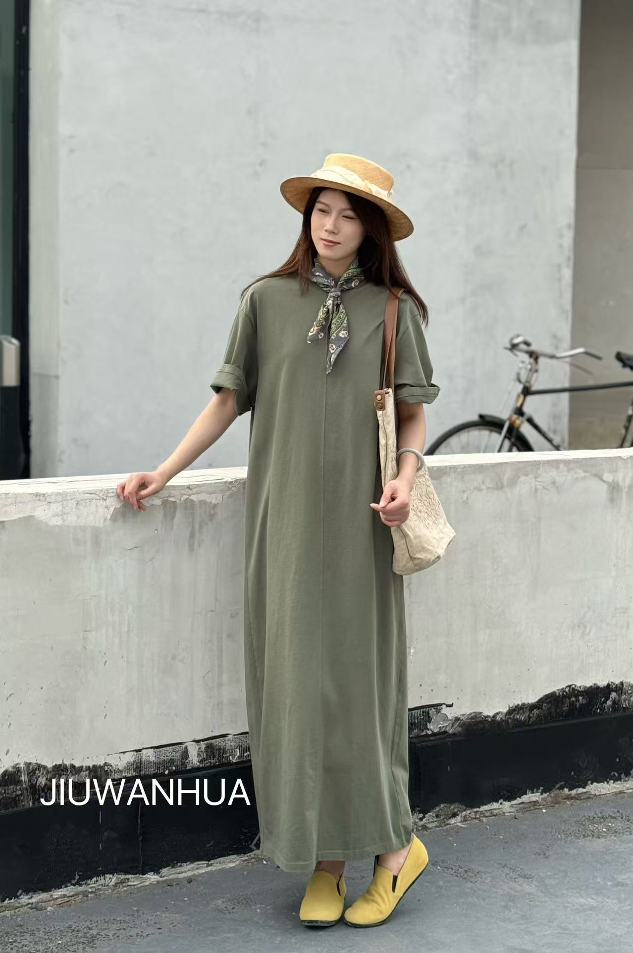 九畹花极简短袖连衣裙