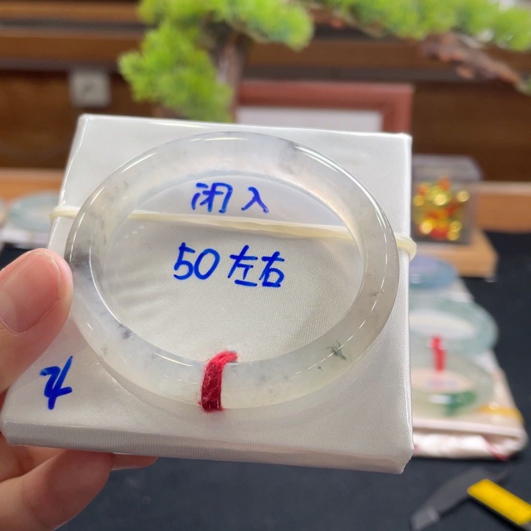 翡翠手镯未镶嵌初****…52+ 贵妃 冰种大漏 