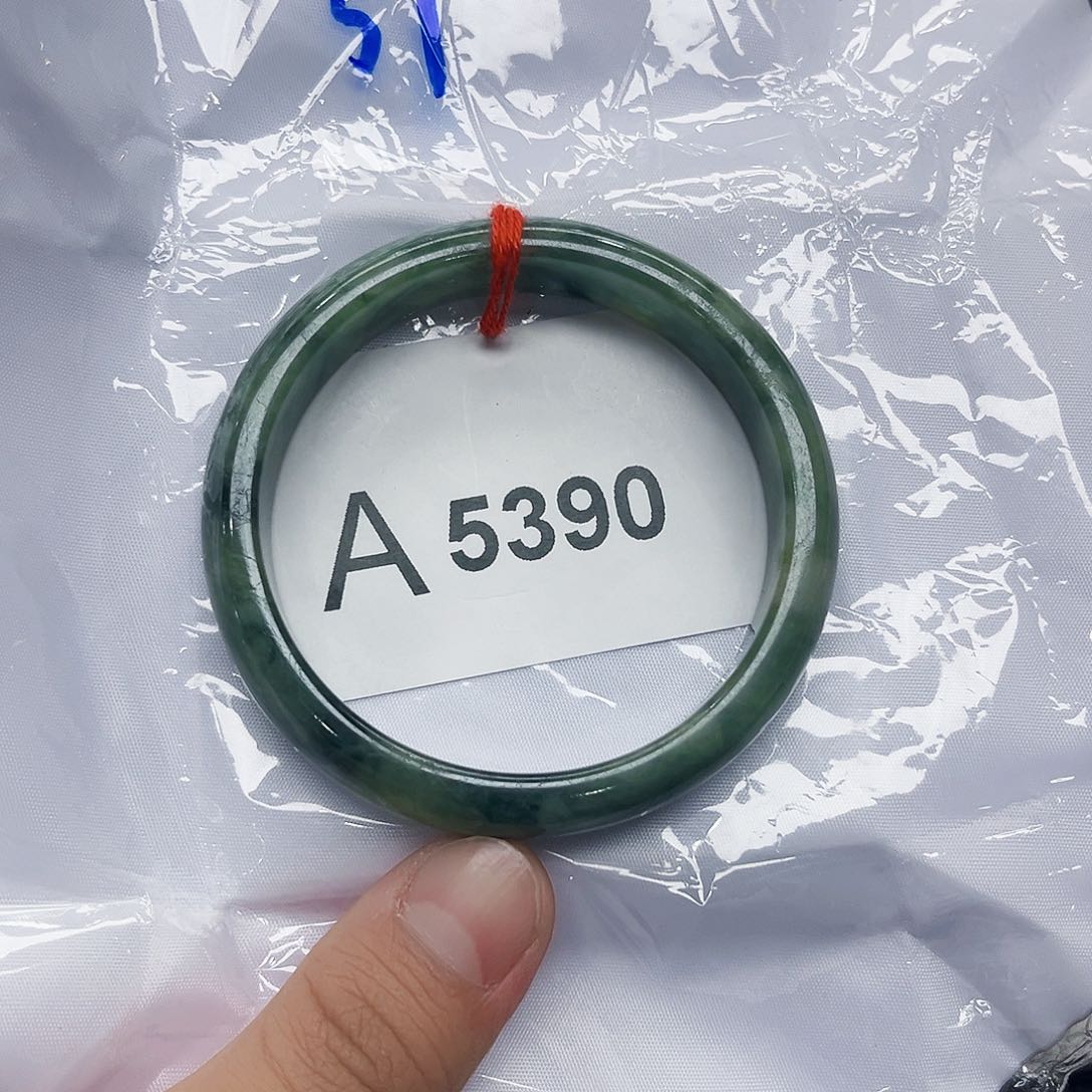 翡翠手镯未镶嵌默认微瑕