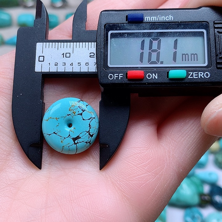 绿松石颈饰未镶嵌