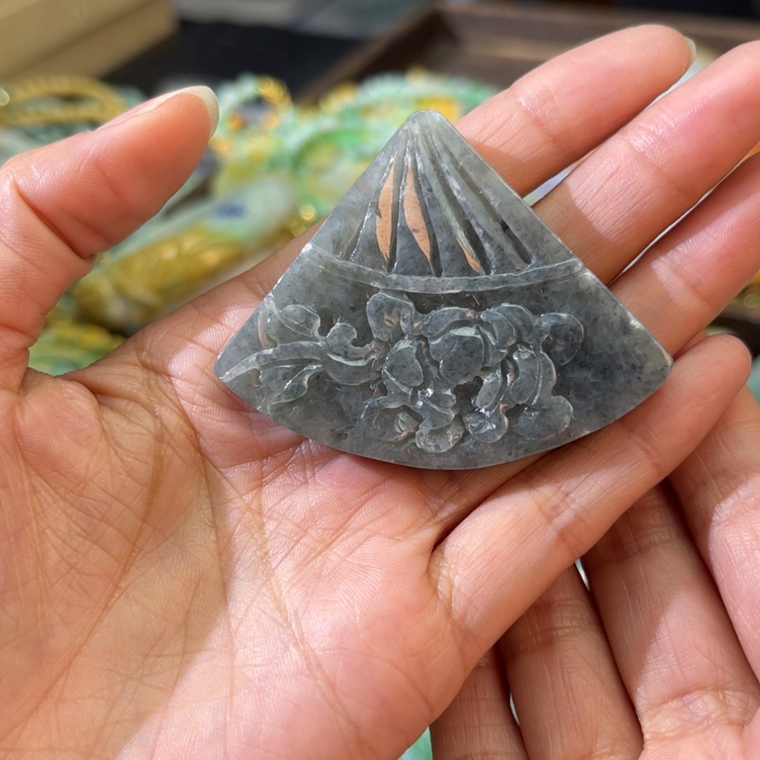 翡翠颈饰未镶嵌待编款