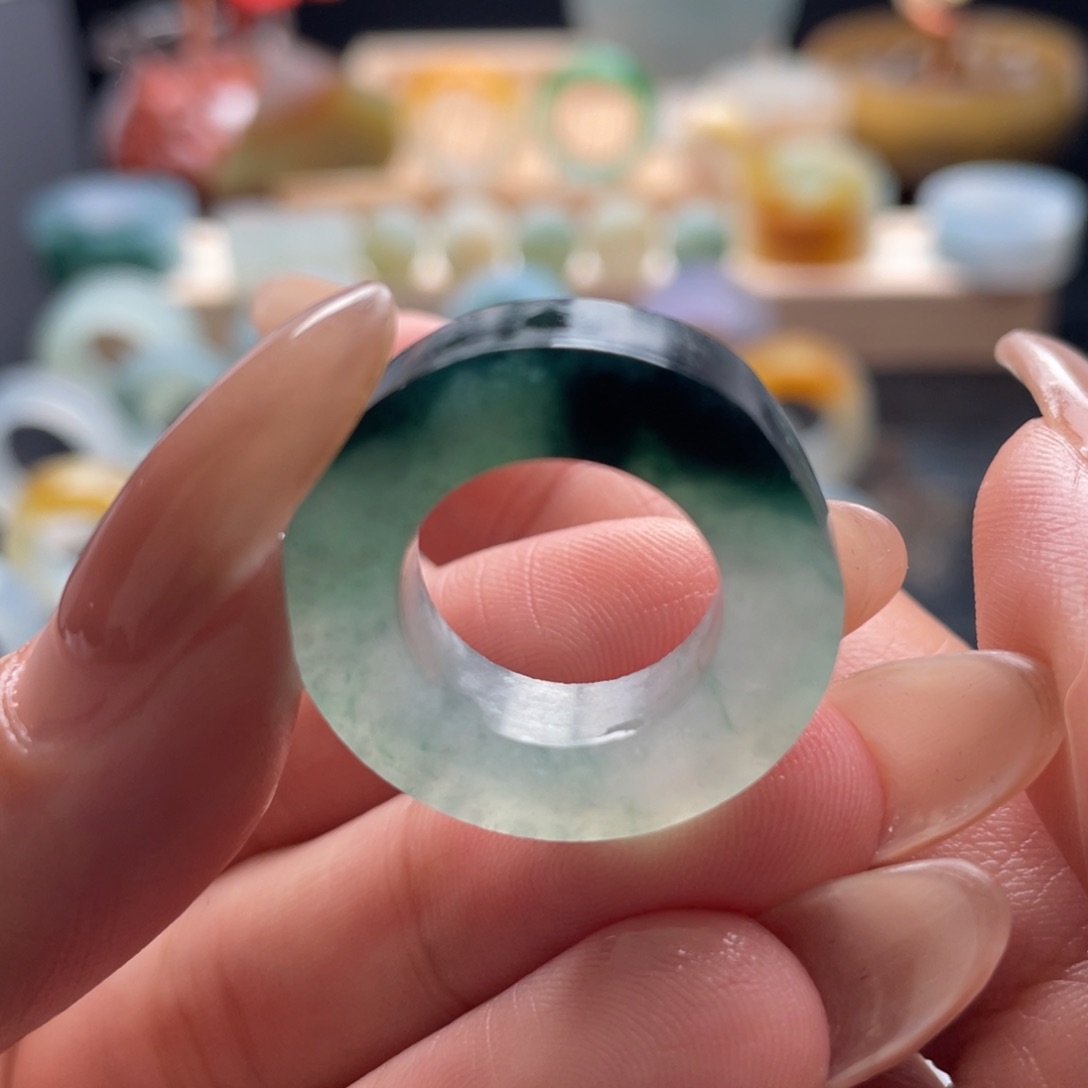 定制翡翠未镶嵌虾**道戒指