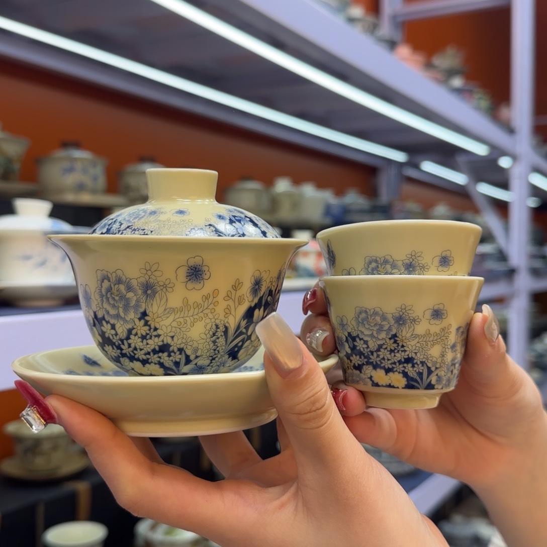 我在外面吃饭呢你在哪