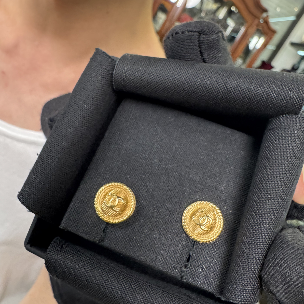99新 Chanel/香奈儿 chanel金色纽扣双C耳钉
