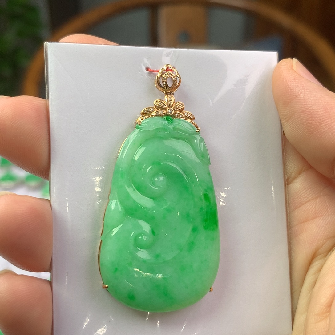 翡翠18K金镶嵌颈饰翡翠首饰
