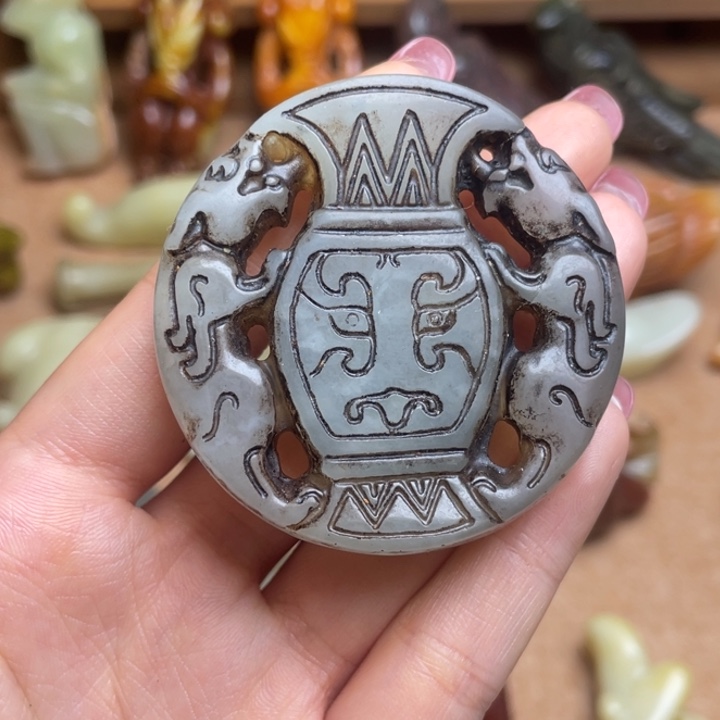 蛇纹石玉未镶嵌颈饰