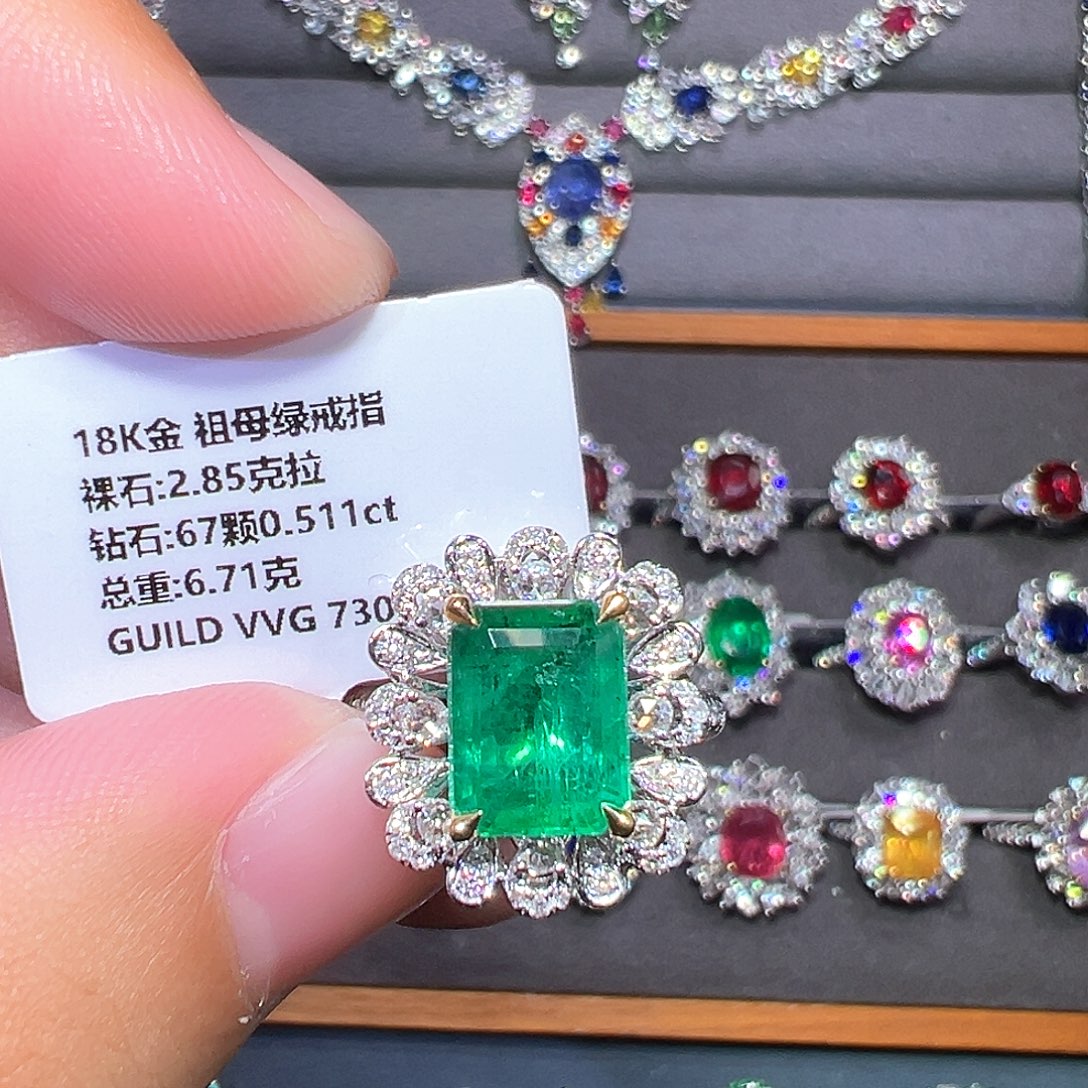 祖母绿戒指18K金镶嵌