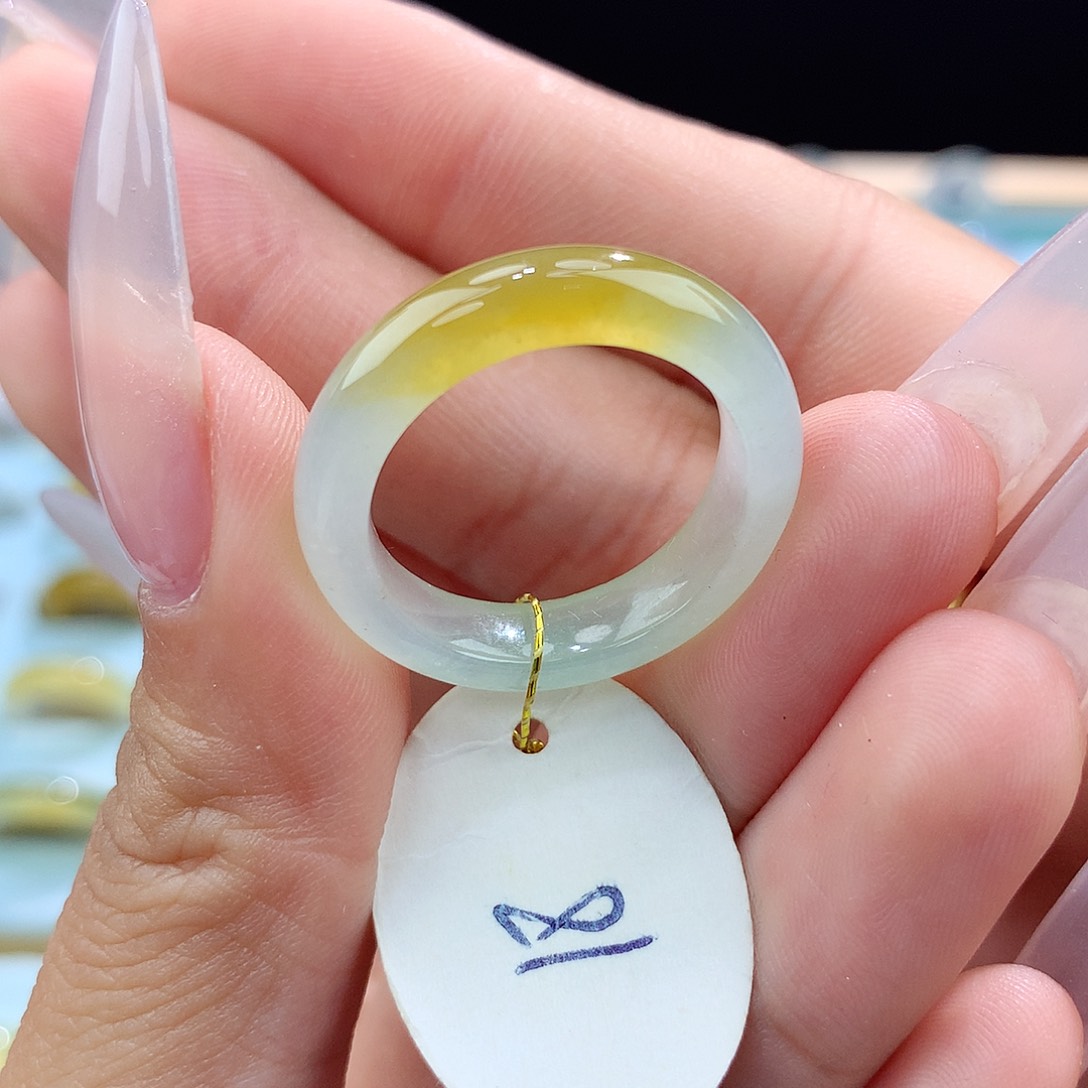 翡翠戒指未镶嵌18圈