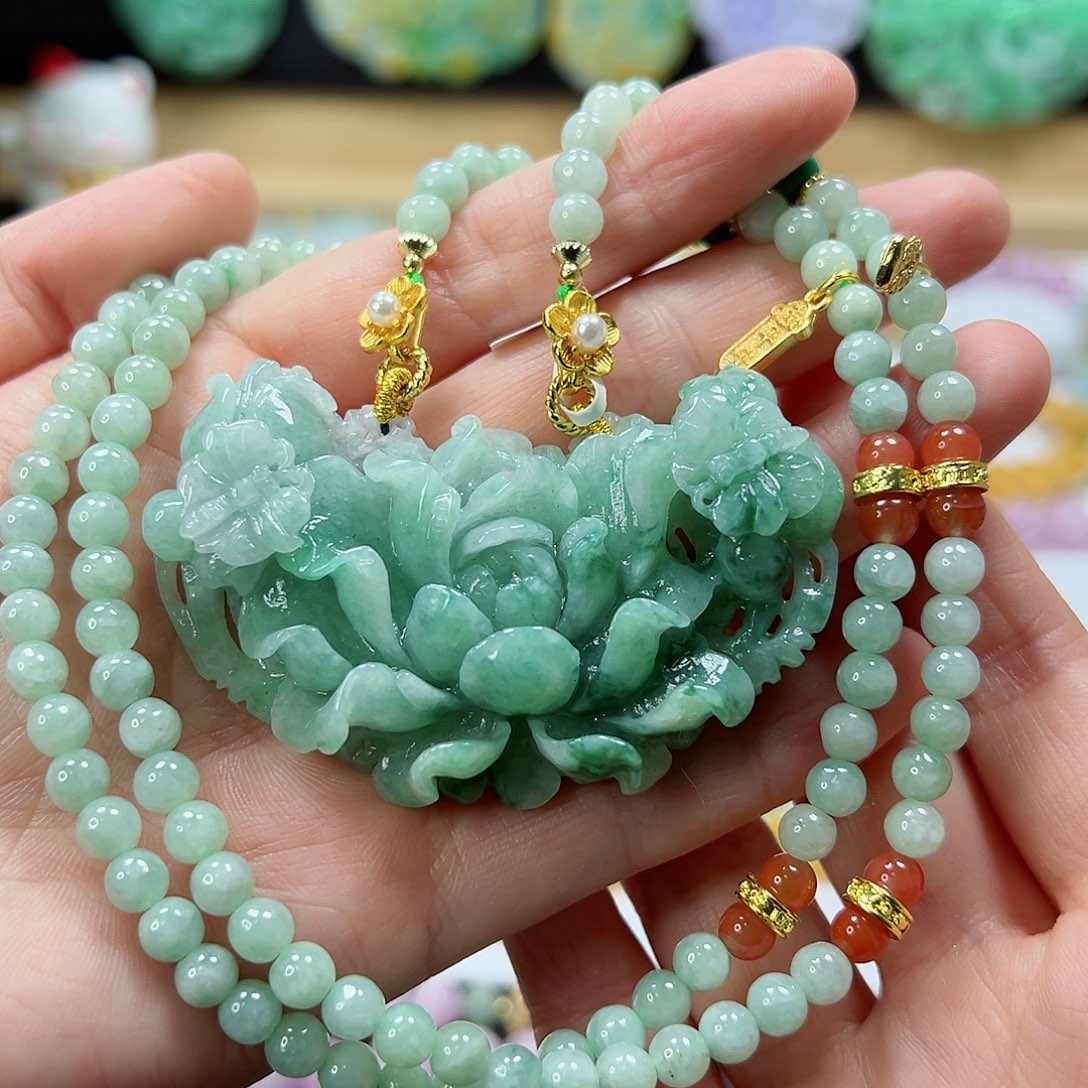 颈饰未镶嵌翡翠吊坠