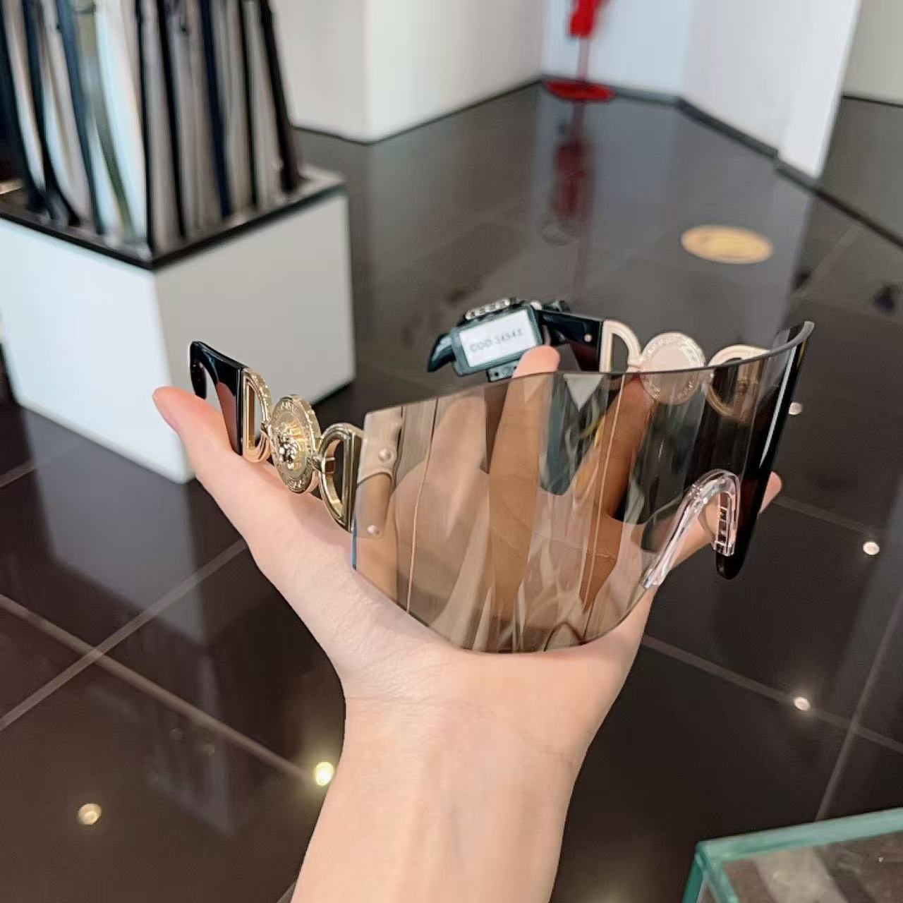未使用 VERSACE/范思哲 美杜莎金扣太阳镜墨镜