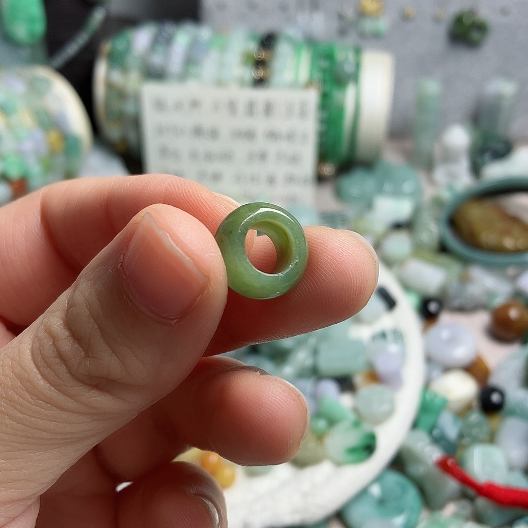 翡翠颈饰未镶嵌内径6.8跑环
