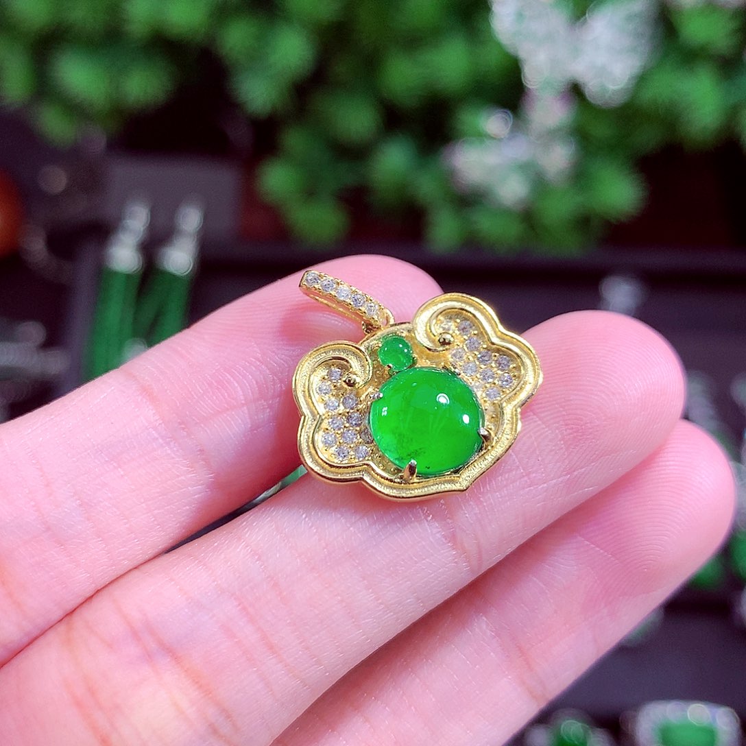 颈饰未镶嵌翡翠天然