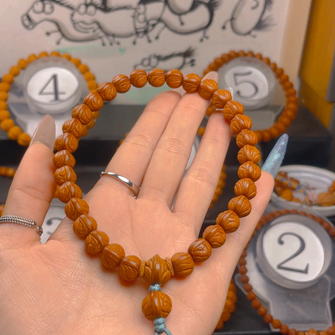 淡***泊吊坠桃核0.95555555555555