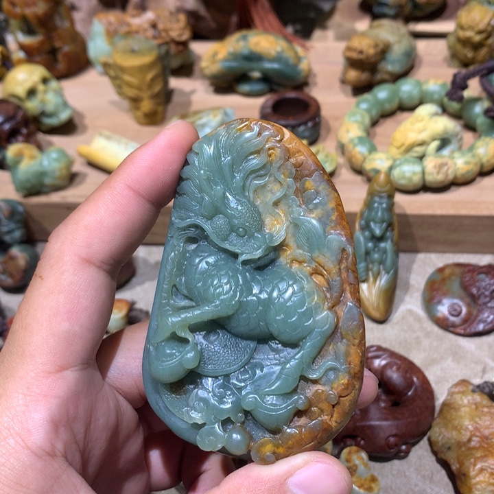 未镶嵌岫岩河磨玉（透闪石质玉）把件M*
