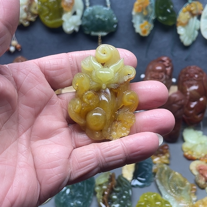 蛇纹石玉未镶嵌挂件