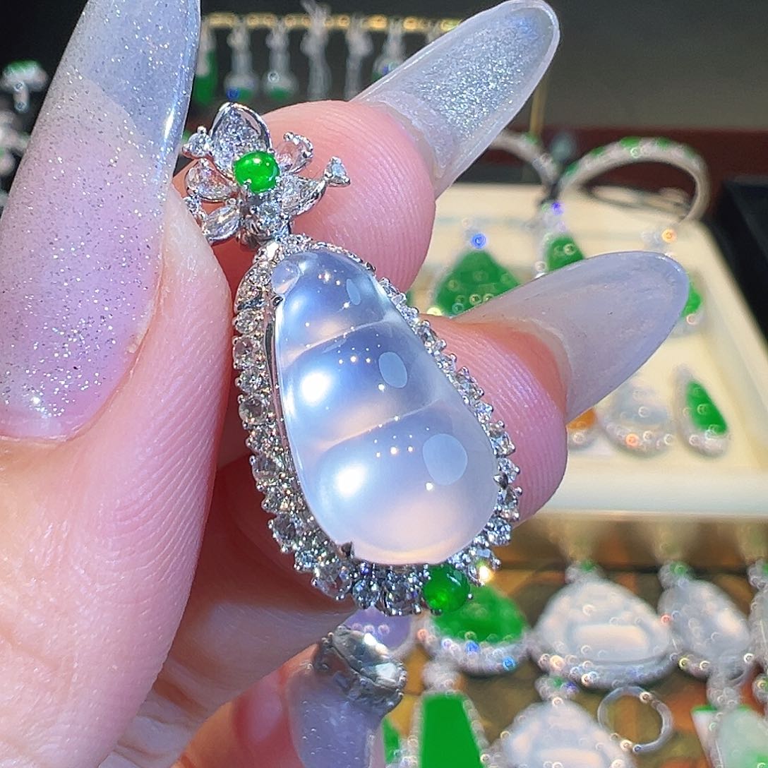 翡翠吊坠(不含链)18K金镶嵌翡翠