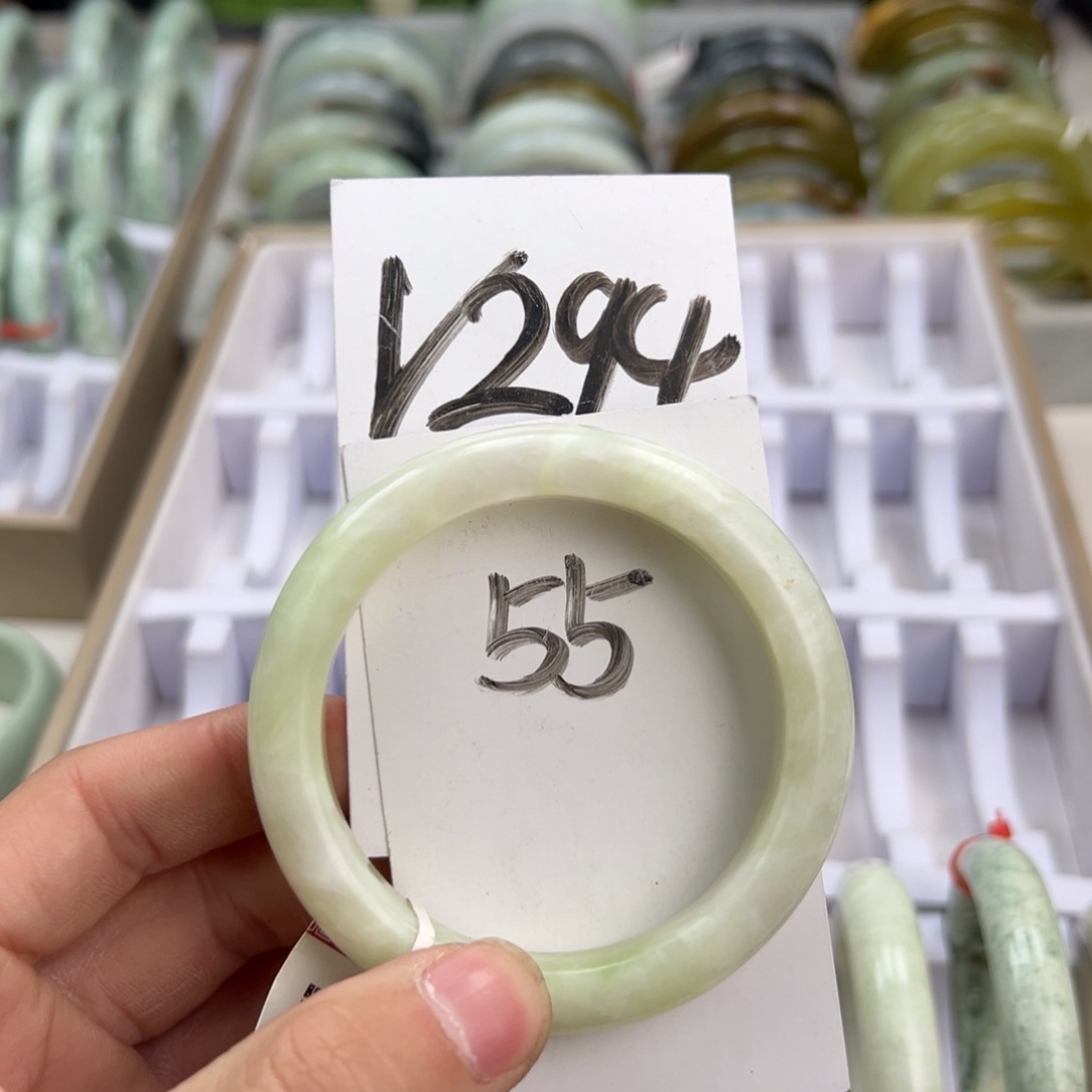 岫玉手镯未镶嵌天然岫玉