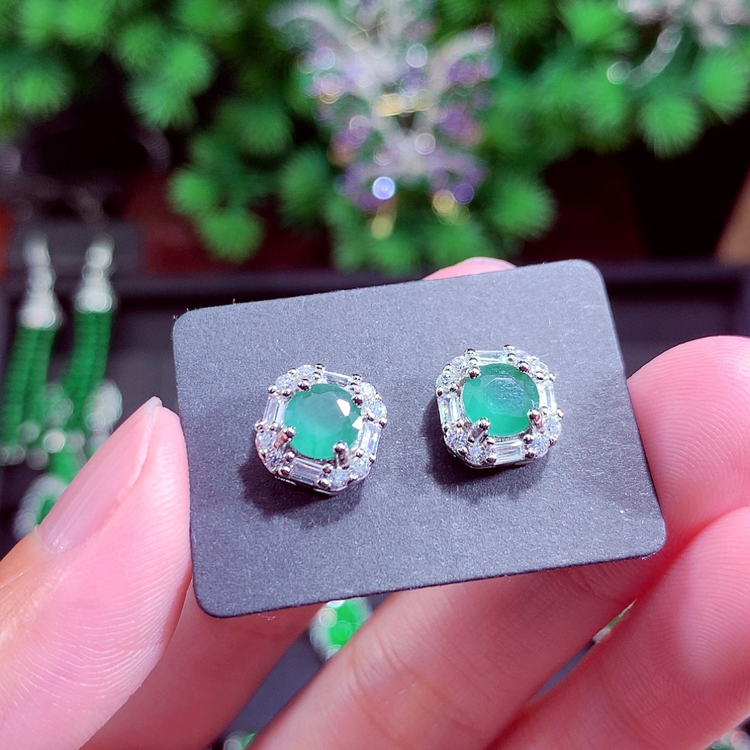 颈饰未镶嵌翡翠天然