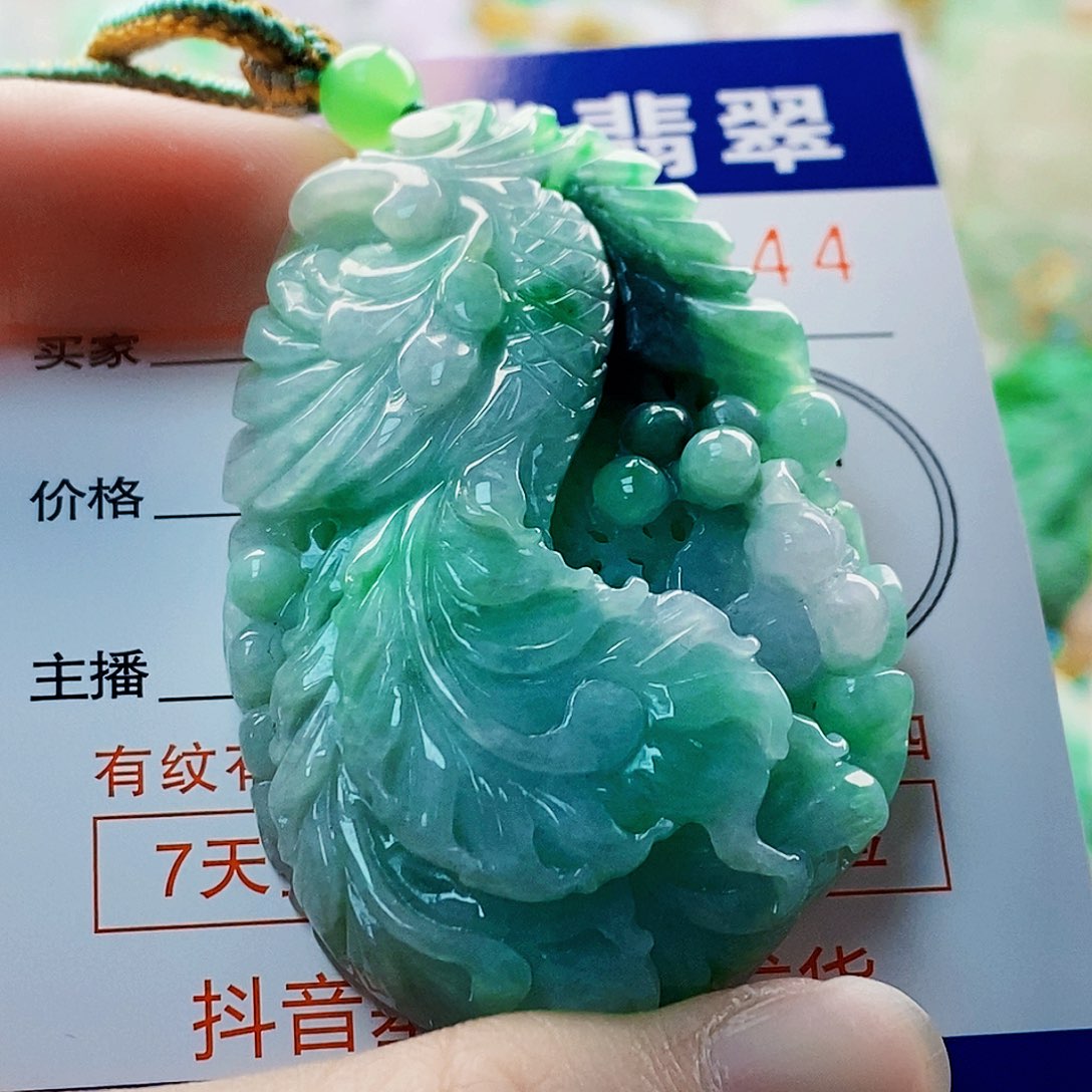 吊坠(不含链)未镶嵌翡翠