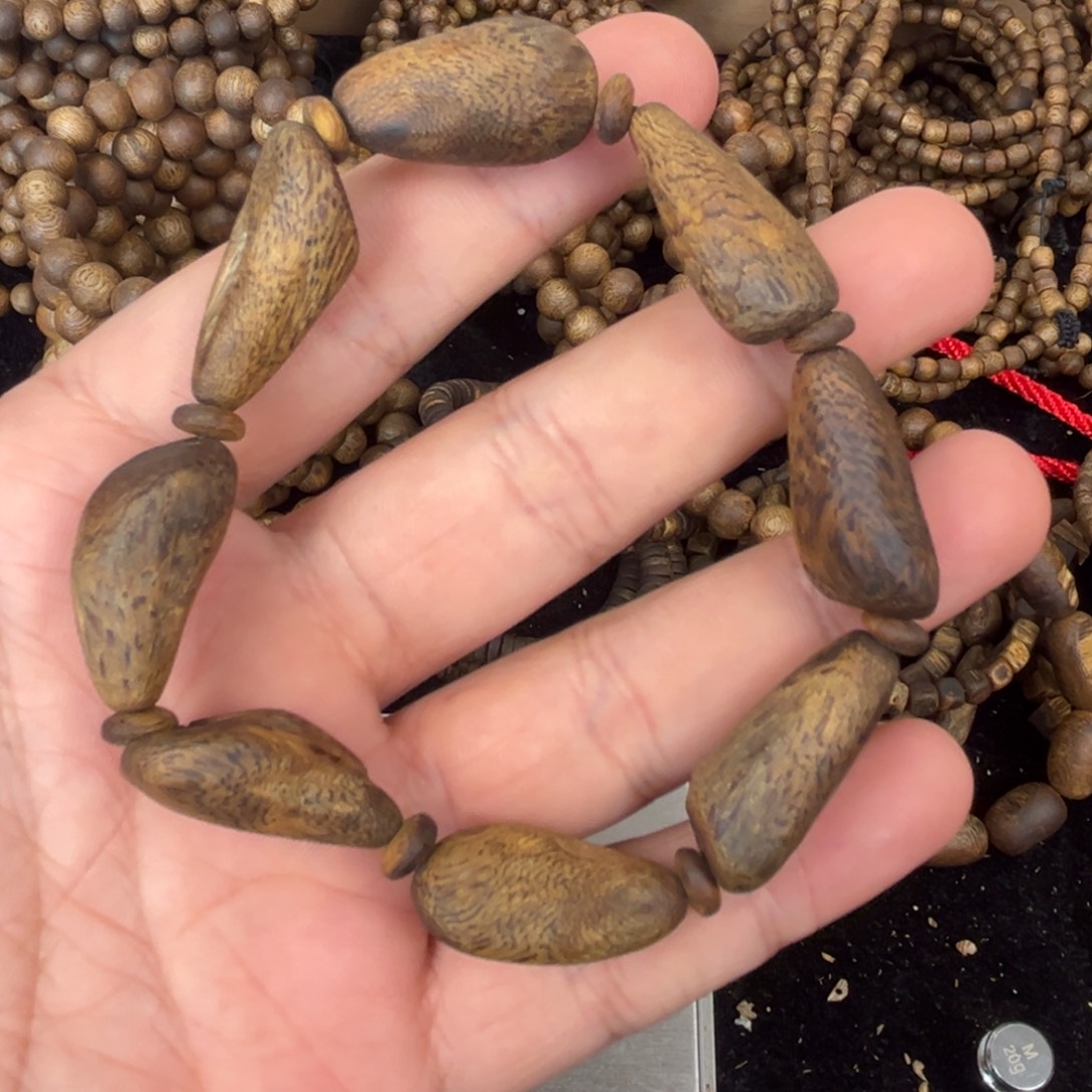 沉香碎屑沉香卡13mm树钉单圈 重12.5克