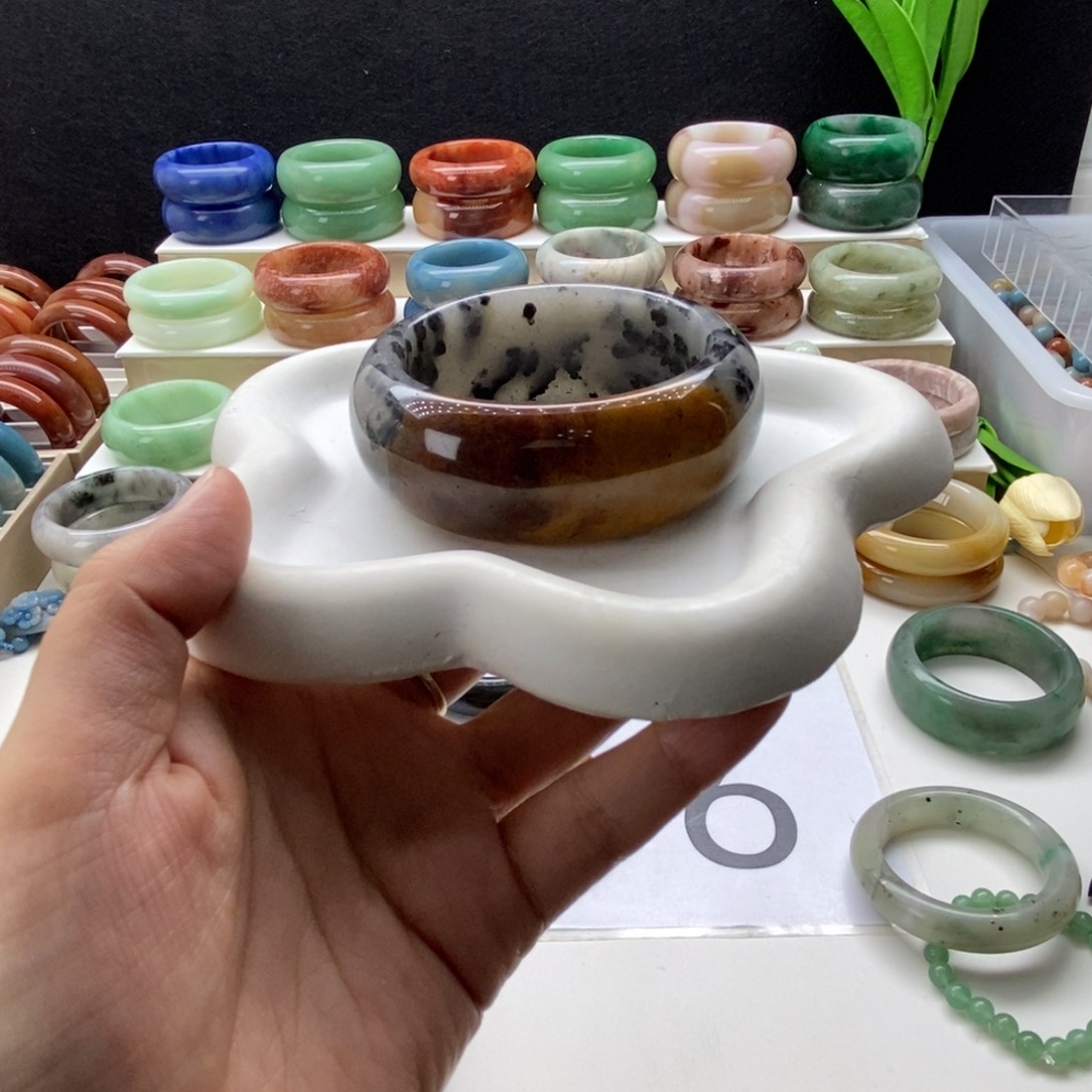 石英岩玉未镶嵌手镯