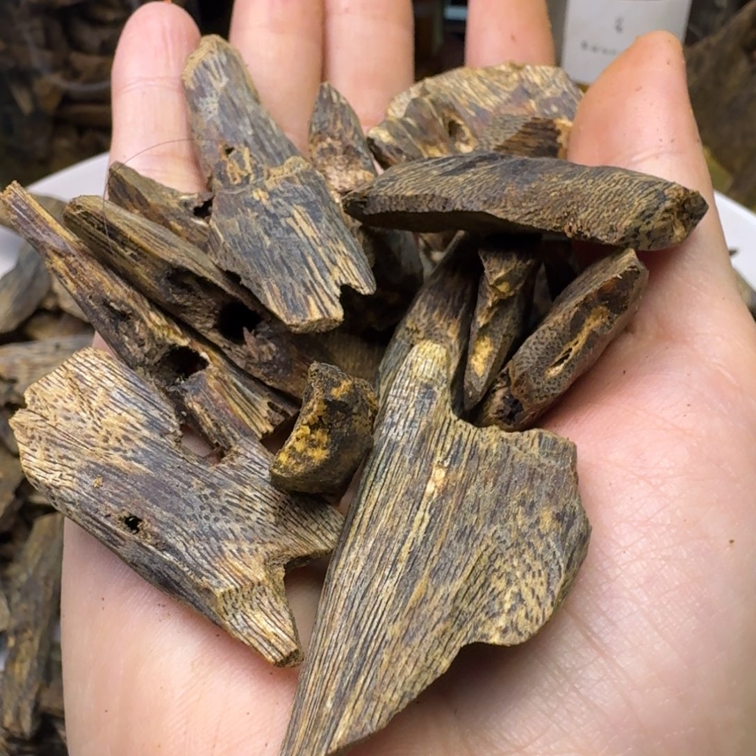 沉香沉香碎屑红骨凹身高油块料 50g