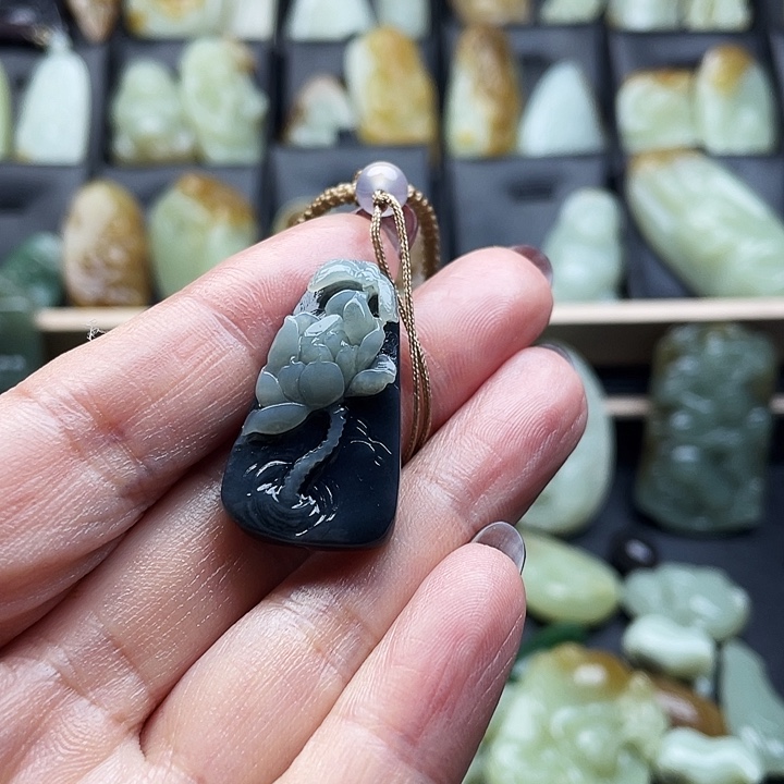 婉***儿和田玉（糖玉）未镶嵌挂件