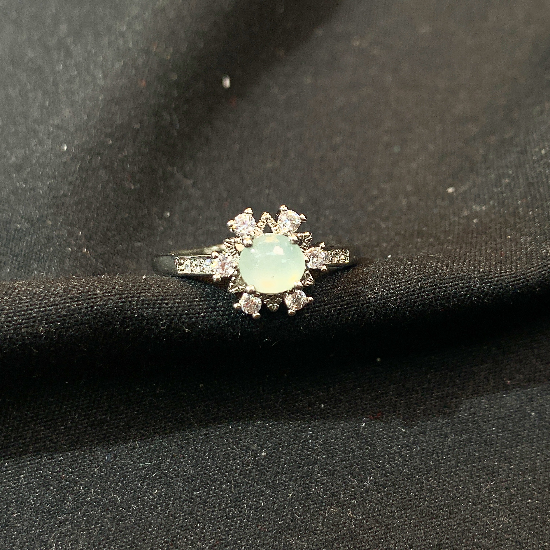 【珠宝一姐】雪花蛋面戒指 2502090003（一件/多样性发货）