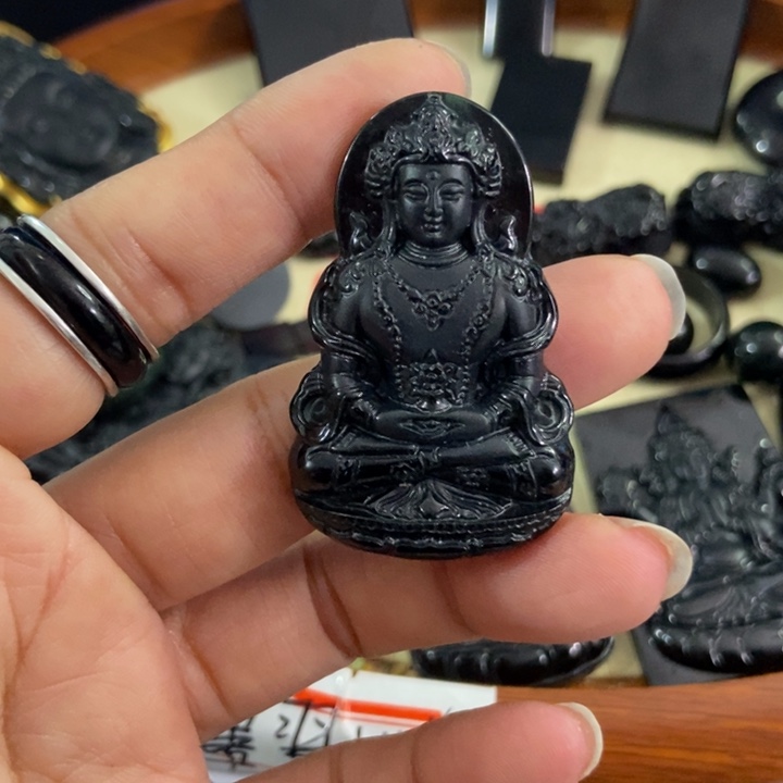 翡翠颈饰未镶嵌墨翠度母瑕疵