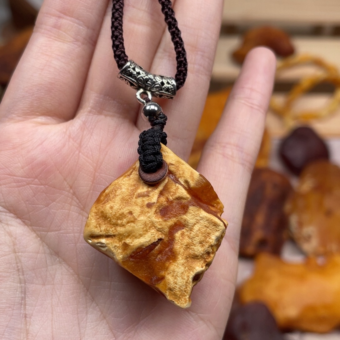 未镶嵌琥珀珠宝奇石