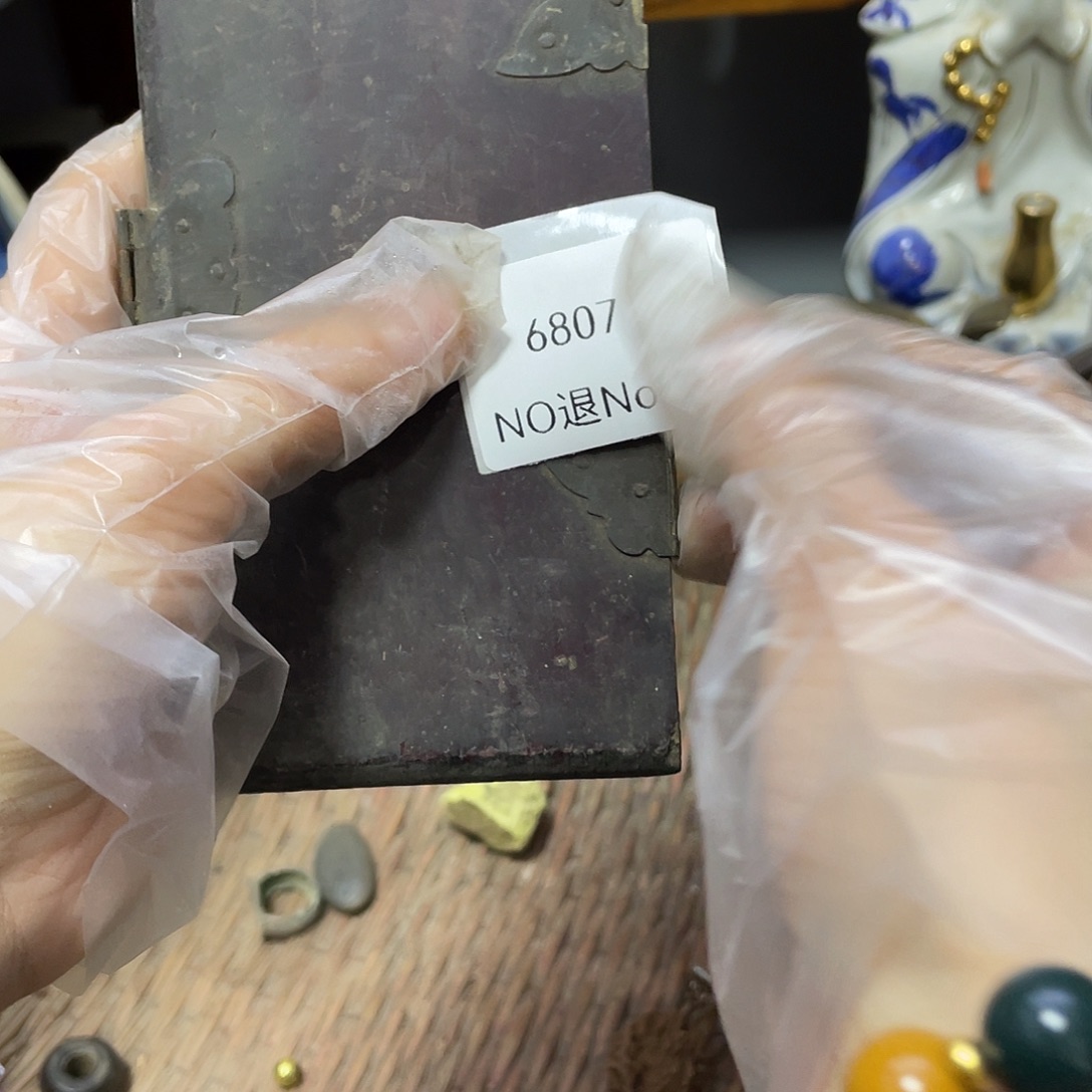 手***进瓷片6807号工艺品